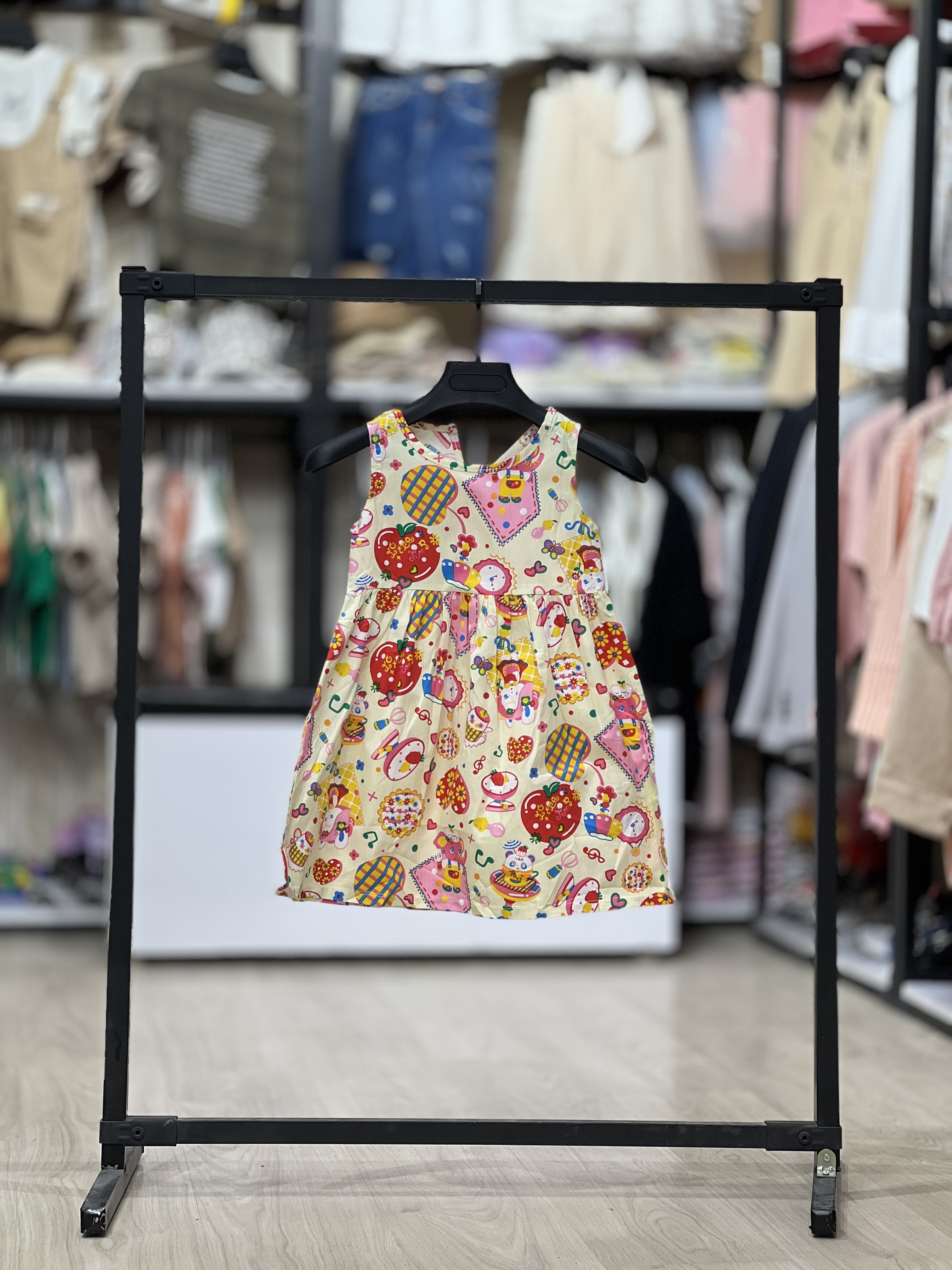 پیراهن کرم  طرحدار